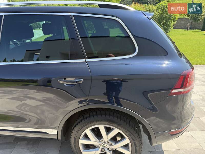 Позашляховик / Кросовер Volkswagen Touareg 2013 в Києві