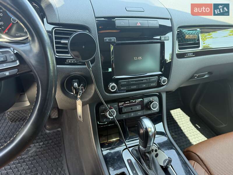 Позашляховик / Кросовер Volkswagen Touareg 2013 в Києві