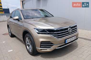 Внедорожник / Кроссовер Volkswagen Touareg 2018 в Киеве