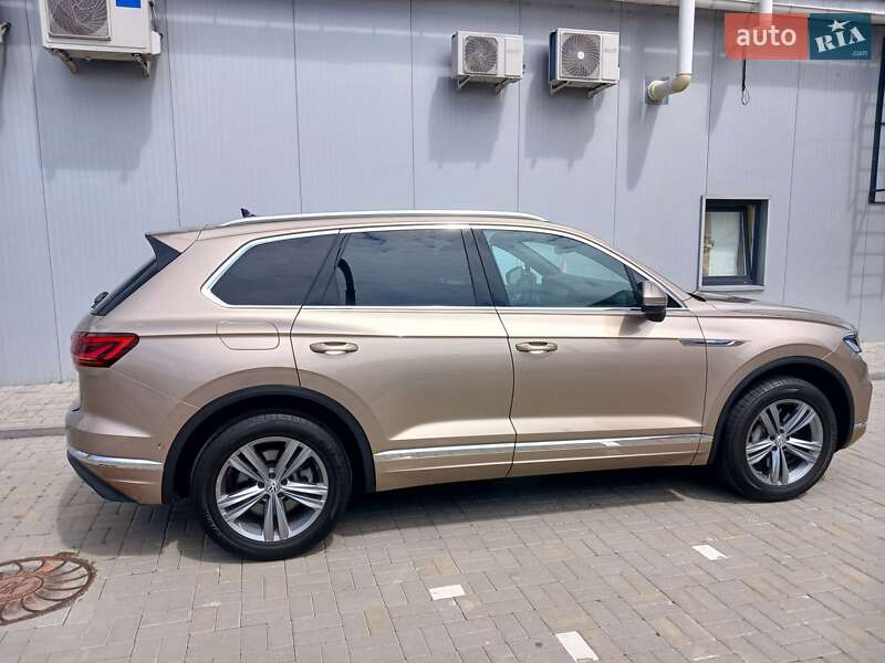 Внедорожник / Кроссовер Volkswagen Touareg 2018 в Киеве