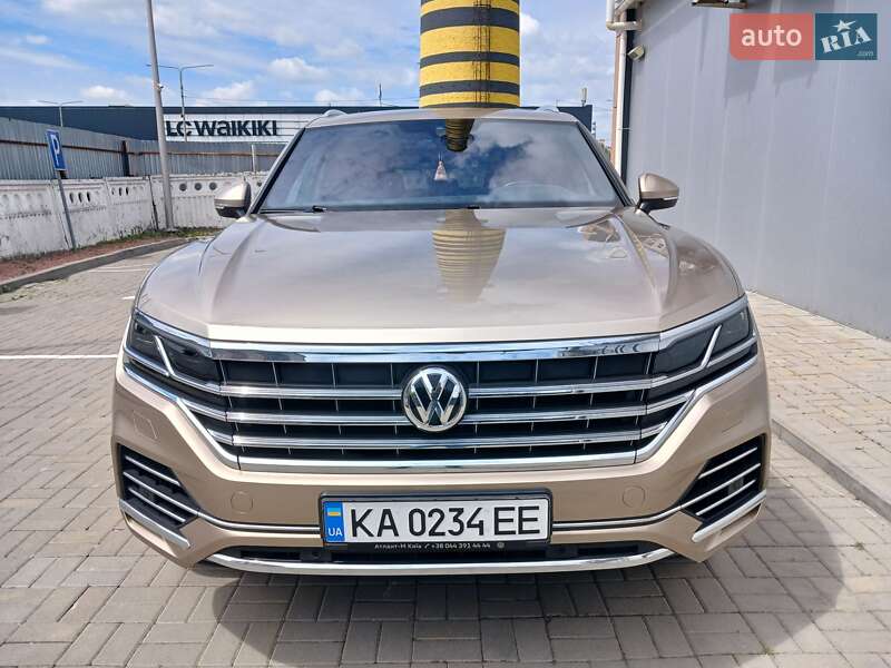 Внедорожник / Кроссовер Volkswagen Touareg 2018 в Киеве