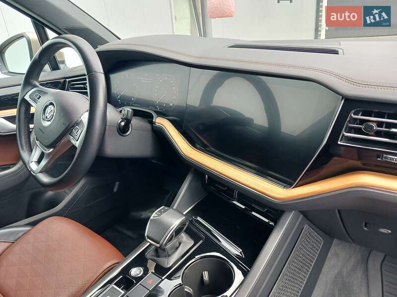 Внедорожник / Кроссовер Volkswagen Touareg 2018 в Киеве