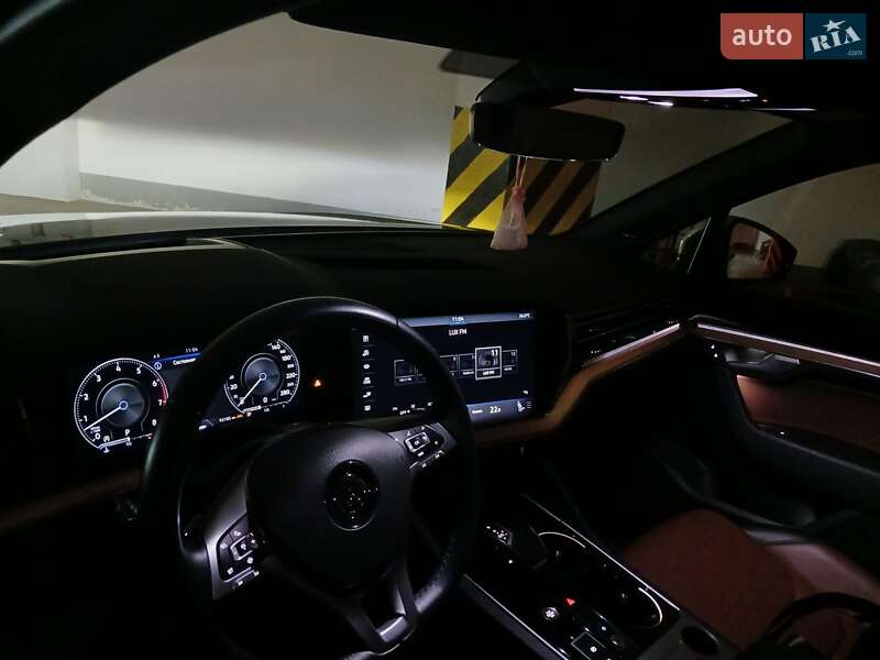 Внедорожник / Кроссовер Volkswagen Touareg 2018 в Киеве