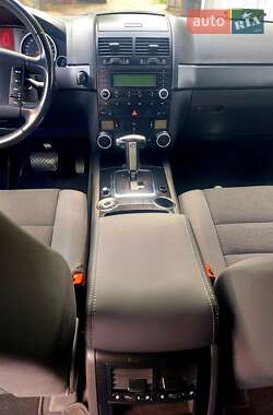Внедорожник / Кроссовер Volkswagen Touareg 2007 в 