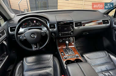 Внедорожник / Кроссовер Volkswagen Touareg 2011 в 