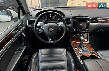 Внедорожник / Кроссовер Volkswagen Touareg 2011 в 