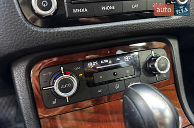 Внедорожник / Кроссовер Volkswagen Touareg 2011 в 