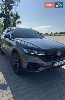 Позашляховик / Кросовер Volkswagen Touareg 2018 в Чернівцях