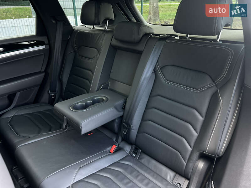 Позашляховик / Кросовер Volkswagen Touareg 2019 в Умані