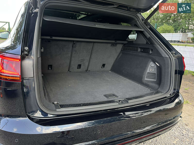 Позашляховик / Кросовер Volkswagen Touareg 2019 в Умані
