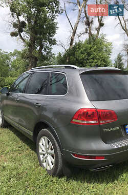 Внедорожник / Кроссовер Volkswagen Touareg 2011 в 