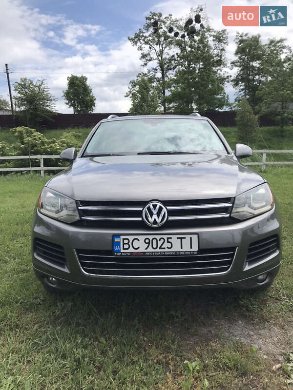 Внедорожник / Кроссовер Volkswagen Touareg 2011 в 