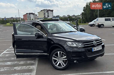 Внедорожник / Кроссовер Volkswagen Touareg 2011 в Ровно