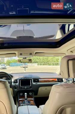 Позашляховик / Кросовер Volkswagen Touareg 2014 в 