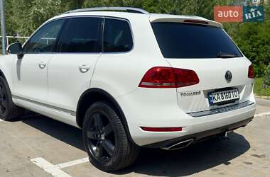 Позашляховик / Кросовер Volkswagen Touareg 2014 в 