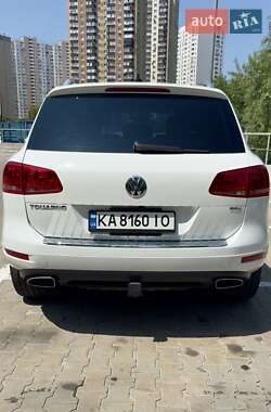 Позашляховик / Кросовер Volkswagen Touareg 2014 в 