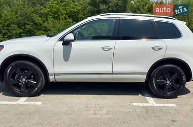 Позашляховик / Кросовер Volkswagen Touareg 2014 в 