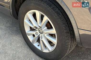 Внедорожник / Кроссовер Volkswagen Touareg 2012 в 