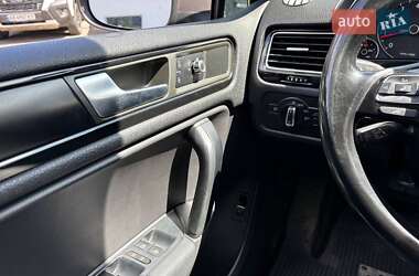 Внедорожник / Кроссовер Volkswagen Touareg 2012 в 