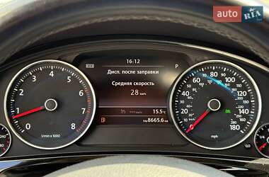 Внедорожник / Кроссовер Volkswagen Touareg 2012 в 