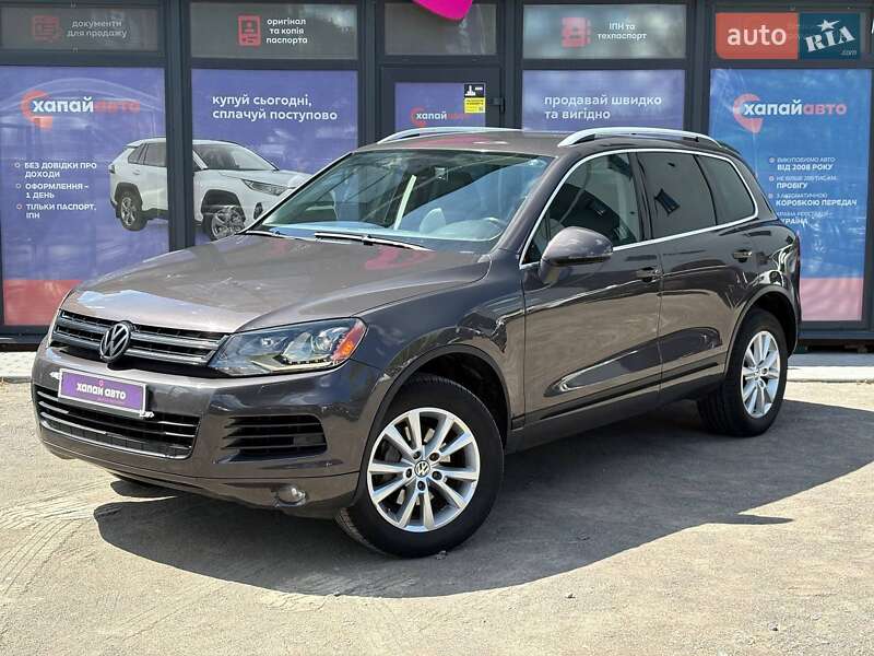 Внедорожник / Кроссовер Volkswagen Touareg 2012 в 