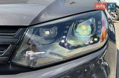 Внедорожник / Кроссовер Volkswagen Touareg 2012 в 