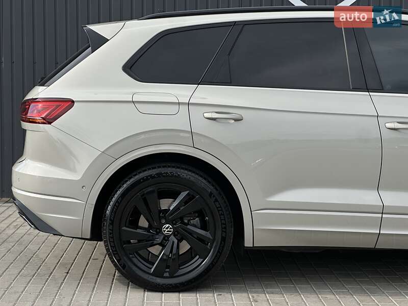 Позашляховик / Кросовер Volkswagen Touareg 2020 в Мукачевому