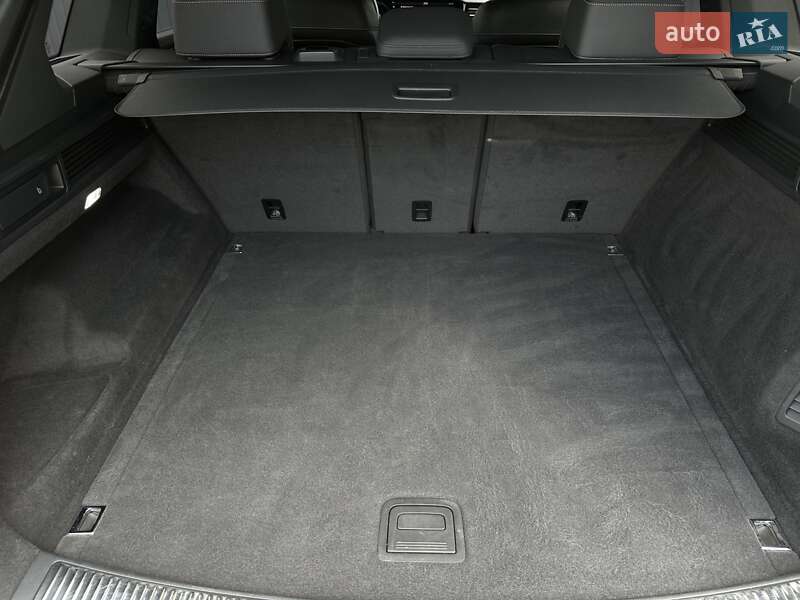 Позашляховик / Кросовер Volkswagen Touareg 2020 в Мукачевому