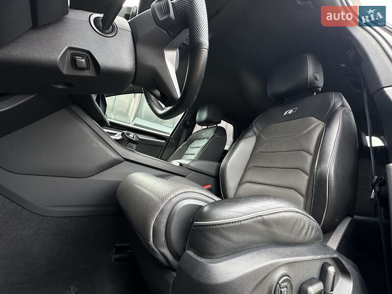 Позашляховик / Кросовер Volkswagen Touareg 2020 в Мукачевому