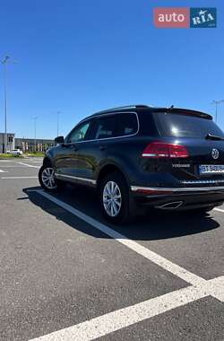 Внедорожник / Кроссовер Volkswagen Touareg 2016 в 