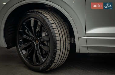 Позашляховик / Кросовер Volkswagen Touareg 2022 в 