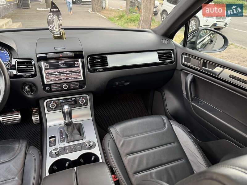Позашляховик / Кросовер Volkswagen Touareg 2014 в Миколаєві