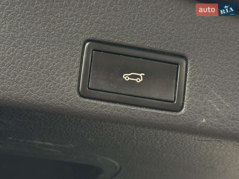 Позашляховик / Кросовер Volkswagen Touareg 2014 в Миколаєві