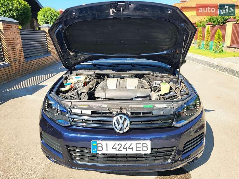 Позашляховик / Кросовер Volkswagen Touareg 2012 в Опішне
