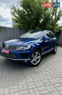Внедорожник / Кроссовер Volkswagen Touareg 2015 в Луцке