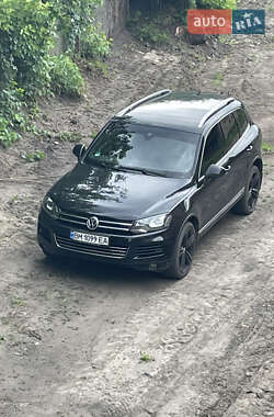 Внедорожник / Кроссовер Volkswagen Touareg 2012 в Конотопе