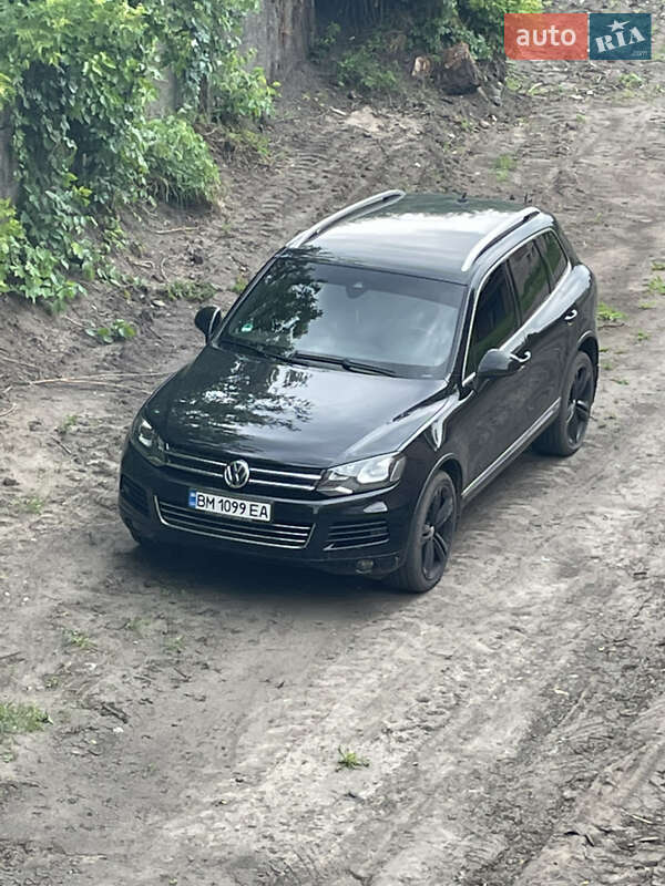 Внедорожник / Кроссовер Volkswagen Touareg 2012 в Конотопе
