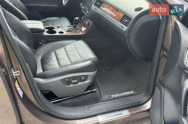 Внедорожник / Кроссовер Volkswagen Touareg 2012 в 