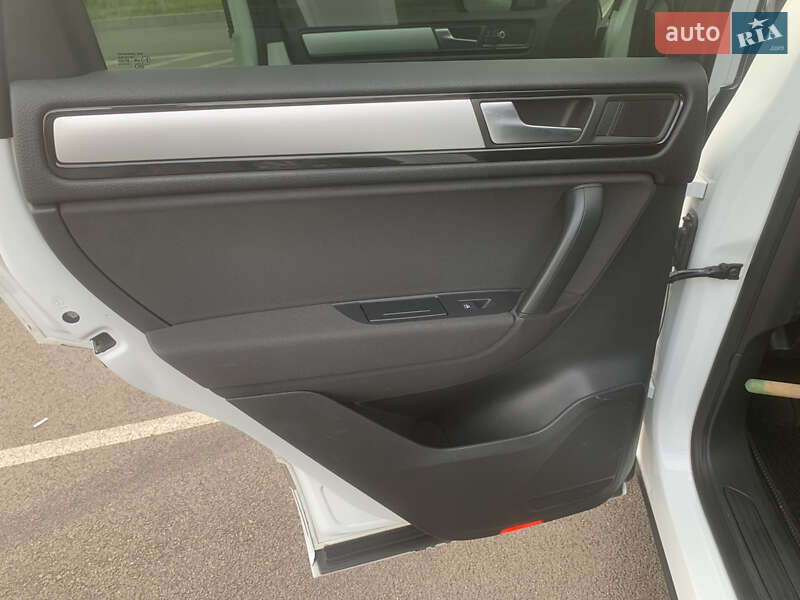 Позашляховик / Кросовер Volkswagen Touareg 2013 в Рівному фото 9 Позашляховик / Кросовер Volkswagen Touareg 2013 в Рівному