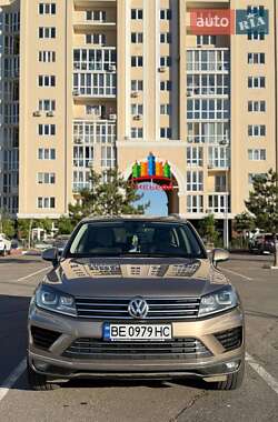 Внедорожник / Кроссовер Volkswagen Touareg 2016 в Николаеве