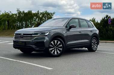 Внедорожник / Кроссовер Volkswagen Touareg 2021 в Киеве