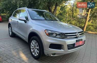 Внедорожник / Кроссовер Volkswagen Touareg 2011 в Черновцах