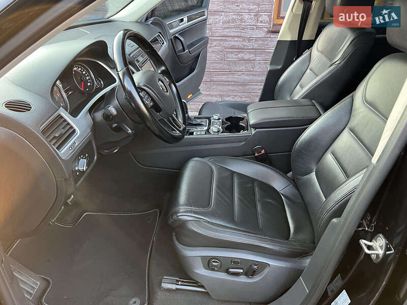 Внедорожник / Кроссовер Volkswagen Touareg 2015 в Кривом Роге