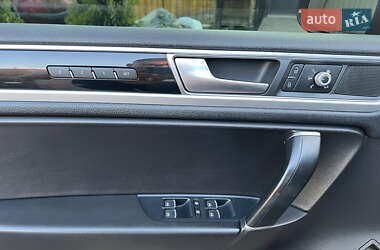 Внедорожник / Кроссовер Volkswagen Touareg 2015 в 