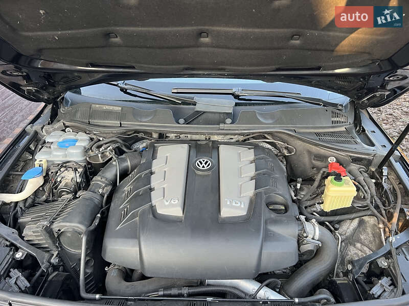 Внедорожник / Кроссовер Volkswagen Touareg 2015 в Кривом Роге