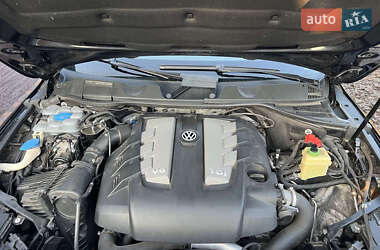 Внедорожник / Кроссовер Volkswagen Touareg 2015 в 
