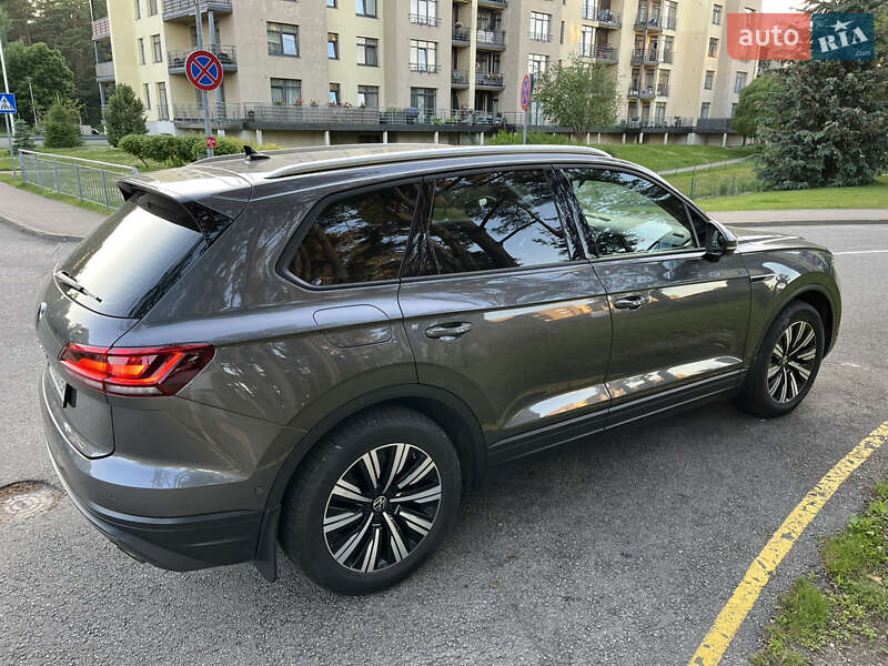 Внедорожник / Кроссовер Volkswagen Touareg 2021 в Киеве