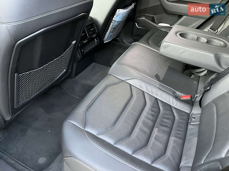 Внедорожник / Кроссовер Volkswagen Touareg 2021 в Киеве