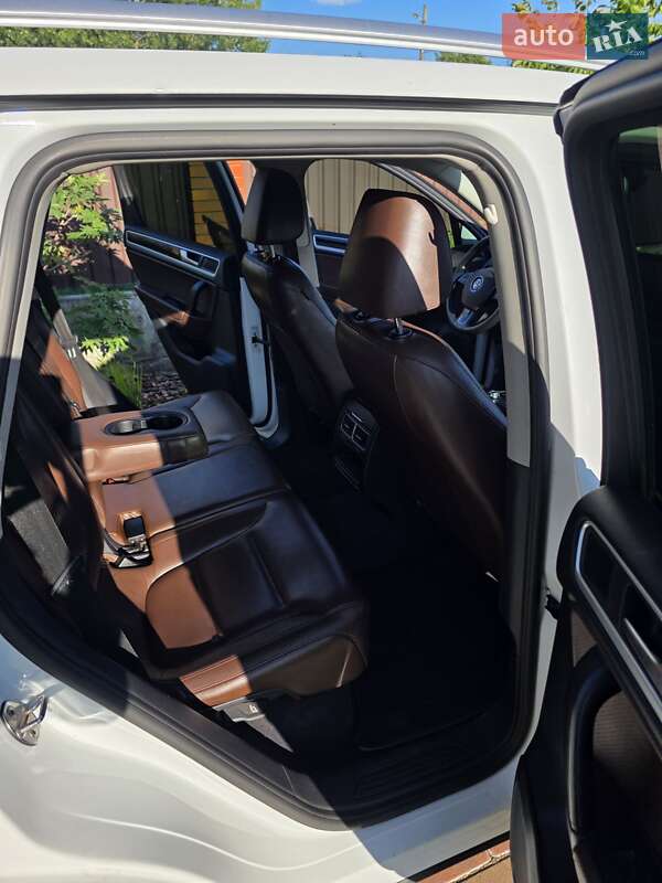 Внедорожник / Кроссовер Volkswagen Touareg 2013 в Киеве фото 16 Внедорожник / Кроссовер Volkswagen Touareg 2013 в Киеве