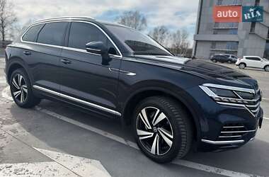 Внедорожник / Кроссовер Volkswagen Touareg 2021 в Киеве